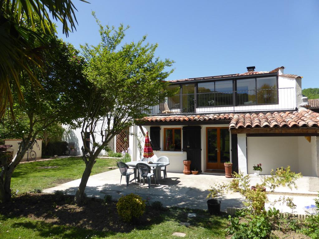 Bedbreakfastbikespyrenees Bed & Breakfast Loubieres Bagian luar foto