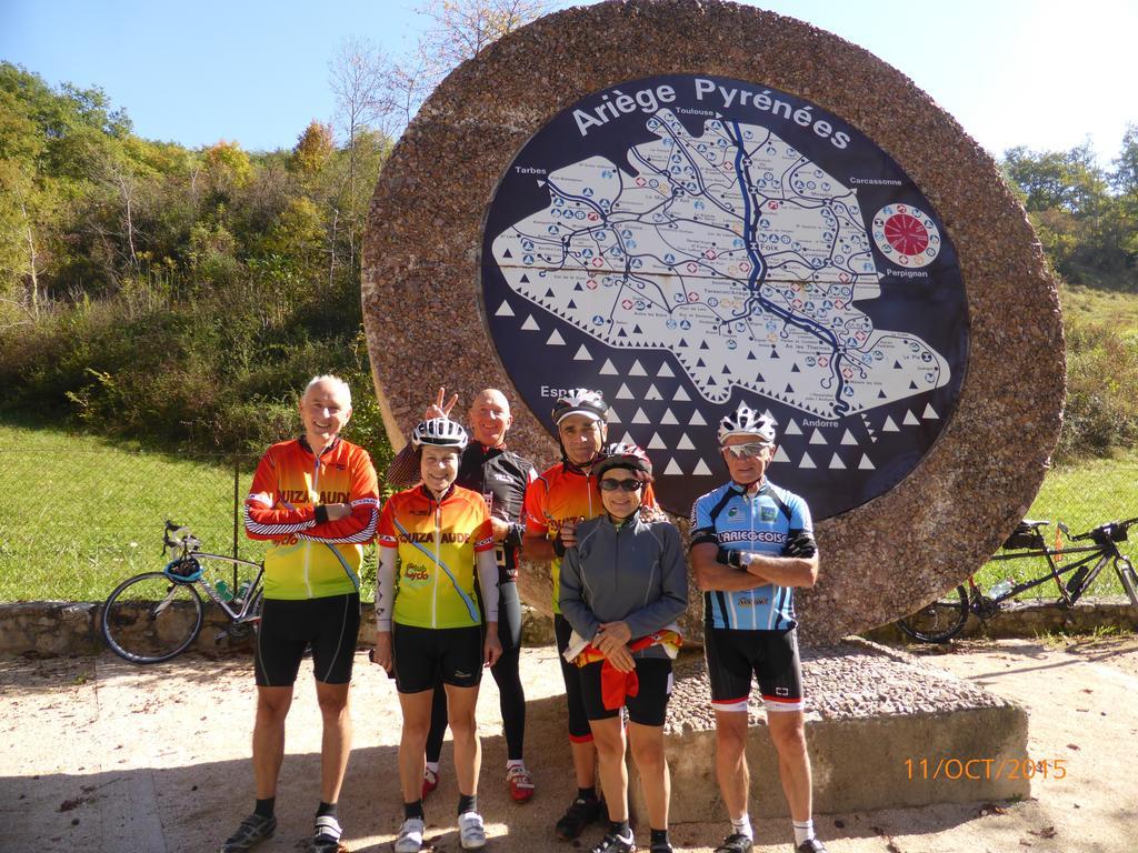 Bedbreakfastbikespyrenees Bed & Breakfast Loubieres Bagian luar foto